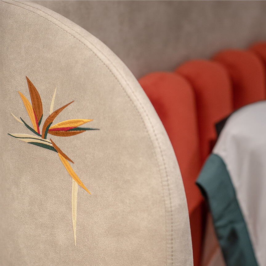 Họa tiết hoa thiên điểu trên giường Botany