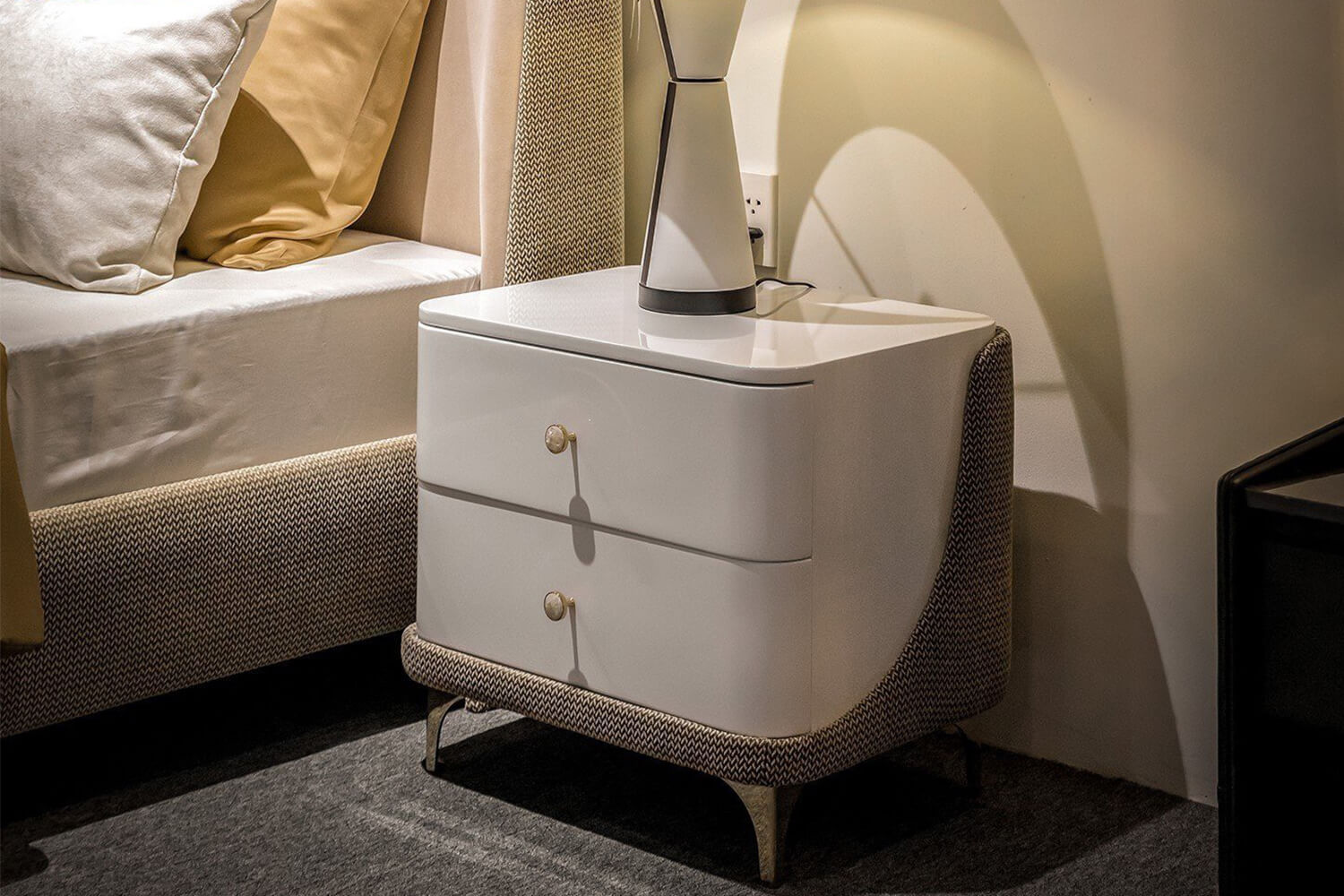 Tủ đầu giường Embrace