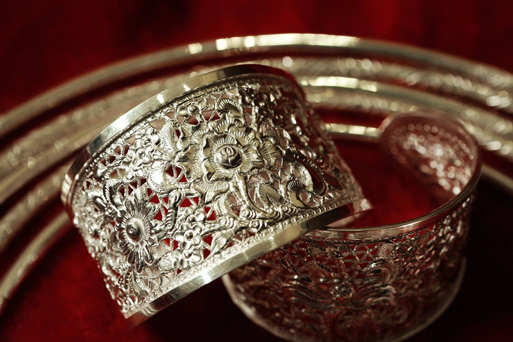 Nghệ thuật chạm bạc - đồng truyền thống, Biểu Tượng Của Thẩm Mỹ Và Tài Hoa