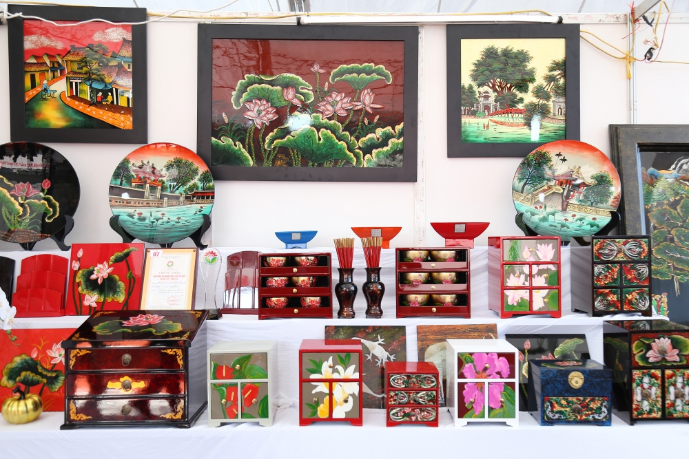 Sản Phẩm Sơn Mài Thủ Công Việt Nam: Độc Đáo Trong Mỗi Đường Vân, Tinh Hoa Trong Mỗi Sản Phẩm