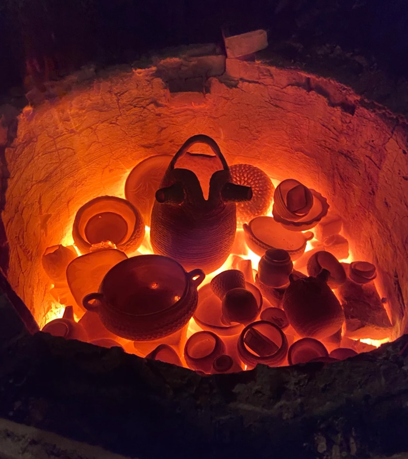 Men gốm sứ làm từ gì?