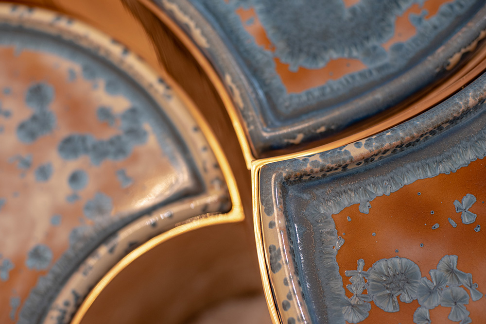 Men gốm sứ làm từ gì?