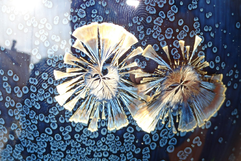 Men gốm sứ làm từ gì?