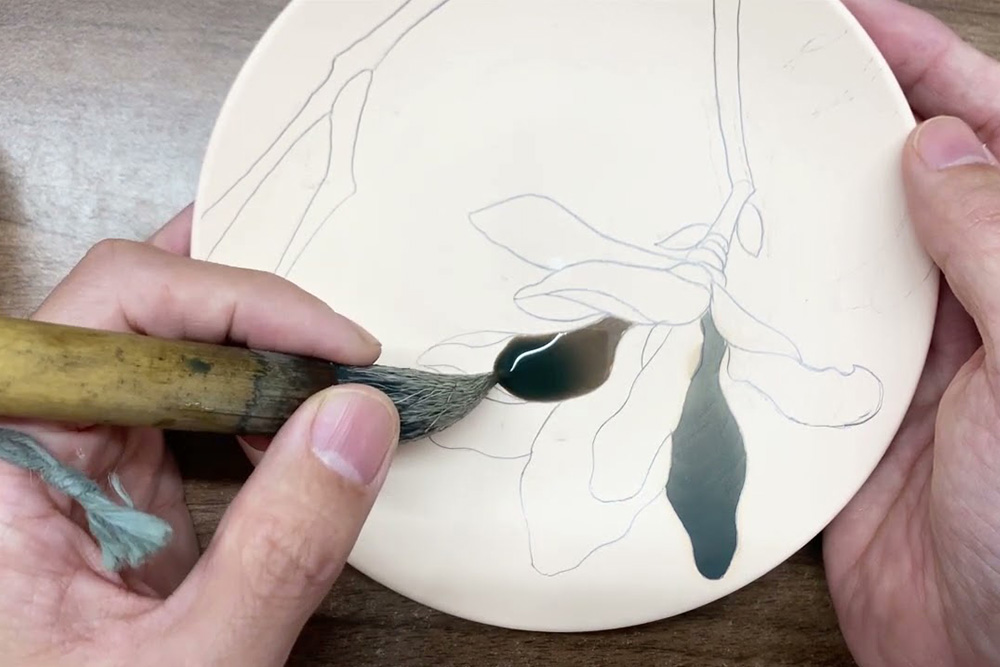 Men gốm sứ làm từ gì?