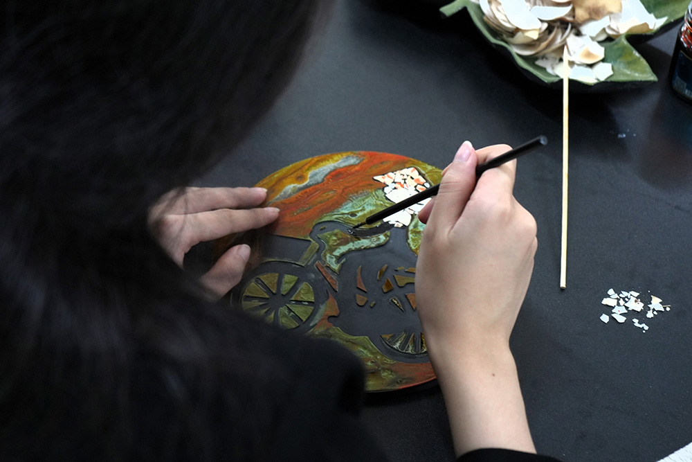 Độ Bền Và Khả Năng Ứng Dụng Của Sản Phẩm Sơn Mài Trong Nội Thất Hằng Ngày