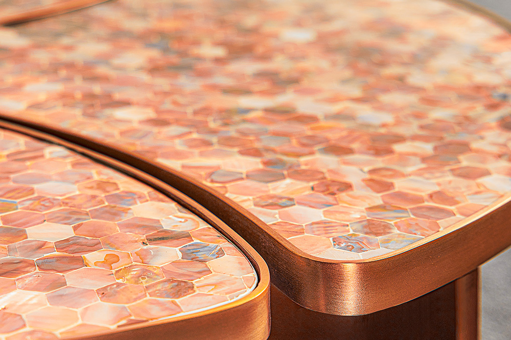 Bàn Embrace- Nội Thất Khảm Xà Cừ Mang Sắc Màu Biển Cả