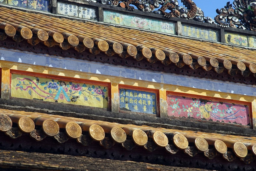 Pháp Lam Huế – Di Sản Cung Đình Và Chất Liệu Nghệ Thuật Cho Nội Thất Cao Cấp