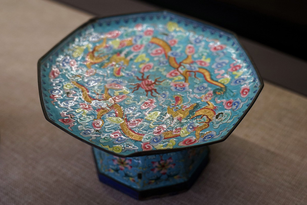 Pháp Lam Trên Thế Giới: Hành Trình Nghìn Năm Của Nghệ Thuật Tráng Men Kim Loại