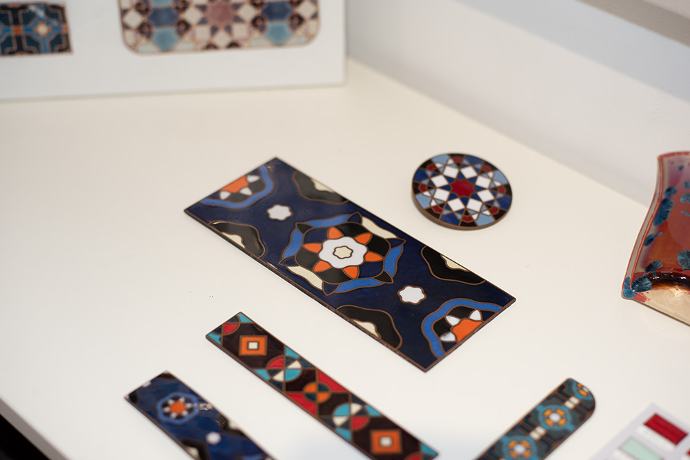 Pháp Lam Trên Thế Giới: Hành Trình Nghìn Năm Của Nghệ Thuật Tráng Men Kim Loại